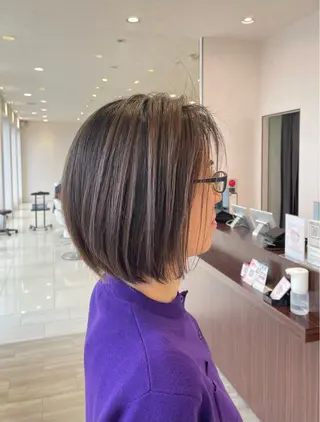 ミディアム カラー 茂木 絵梨子のヘアスタイル