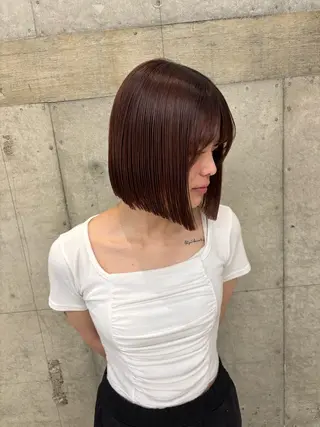 瑠己杏 :ボブ/ ハイトーンワンカラーのヘアスタイル