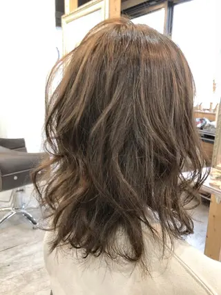 ミディアム 艶髪/ハイトーン Sherryのヘアスタイル