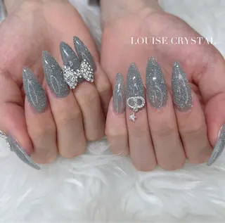 ネイル LOUISE CRYSTALのネイルデザイン