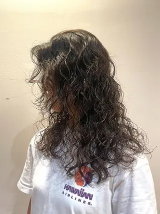 ロング パーマ 🫧うる艶レイヤー /グレージュ🪐リサのヘアスタイル