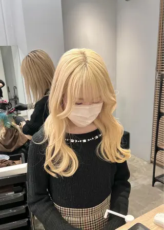 ロング カラー ブリーチ毛の縮毛矯正 ハイトーン/岡本智樹のヘアスタイル