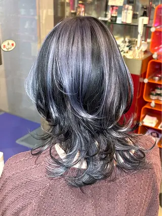 ミディアム カラー レイヤーカット/ カラー/長谷恵花のヘアスタイル