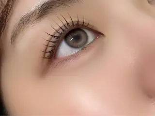 マツエク・マツパ 束感まつ毛nasu marina🎀の眉毛・アイブロウイメージ