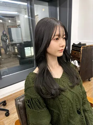 ロング カラー パーマ ヘアアレンジ メンズ キッズ レイヤーカット／顔周 りカット/縮毛矯正のヘアスタイル