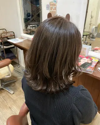 ミディアム カラー CRESCENDO 本杉春菜のヘアスタイル