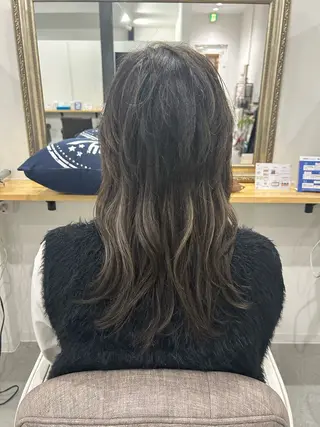 カラー 稲井 裕美のヘアスタイル