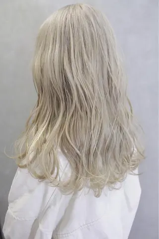 セミロング カラー ヘアアレンジ lani ブリーチ /ダブルカラーのヘアスタイル