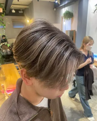 ミディアム 町田 甲陽のヘアスタイル