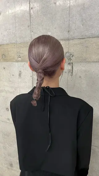 カラー ヘアアレンジ 瑠己杏 :ボブ/ ハイトーンワンカラーのヘアスタイル