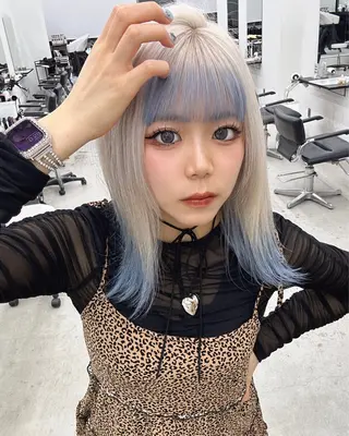 セミロング カラー ヘアアレンジ 原宿ハイトーンカラー 🌼みるい🌼のヘアスタイル