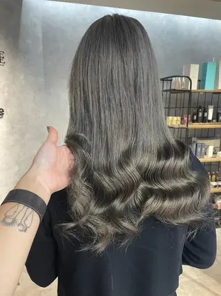 ロング Cielro/ダブル カラー/西田咲希のヘアスタイル