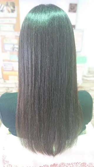 ロング カラー 山口 彩海のヘアスタイル