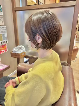 ショート カラー 鶴井 地のヘアスタイル