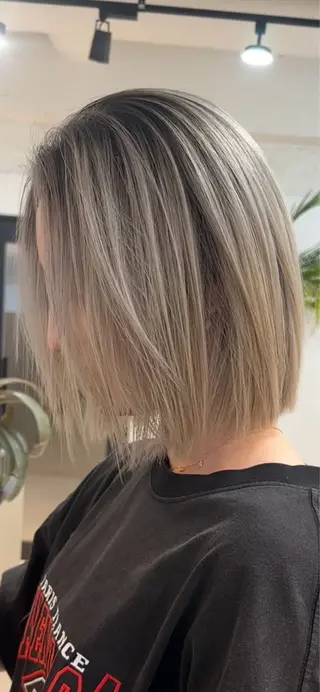 ショート カラー 木田哲平/ブロンド バレイヤージュのヘアスタイル