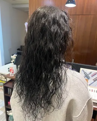 ロング パーマ Ore🫧タナカマヤ /柔らかい質感カラーのヘアスタイル