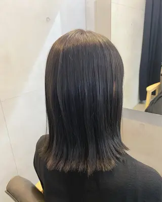 ミディアム カラー conne& ririのヘアスタイル