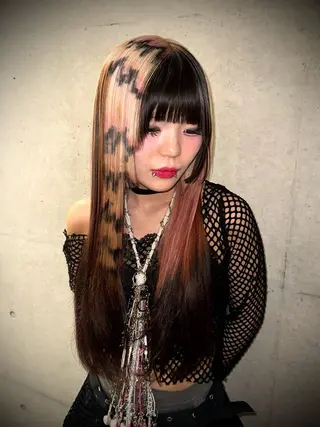 ロング カラー デザインカラー⭐︎★ 🐆hyo🐆のヘアスタイル
