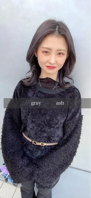 ミディアム カラー ヘアアレンジ 韓国🇰🇷レイヤー カットオリーブカラーのヘアスタイル