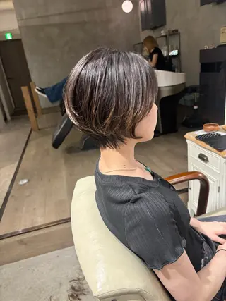 ショート カラー 勝海 絢音のヘアスタイル