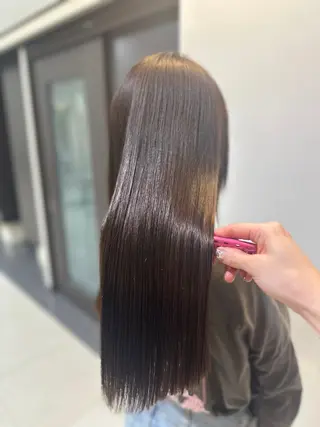 ロング レイヤー 艶々カラーのヘアスタイル