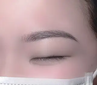 アイブロウ muni所属・ひがしの ももかのマツエク・マツパデザイン