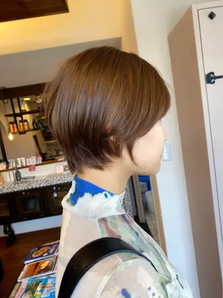ショート カラー 井上 歩美のヘアスタイル