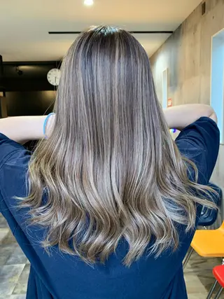 セミロング yoshihara yuukiのヘアスタイル