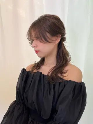 ミディアム ヘアアレンジ ミルクティーベージュ ブリーチ 店長 清水のヘアスタイル