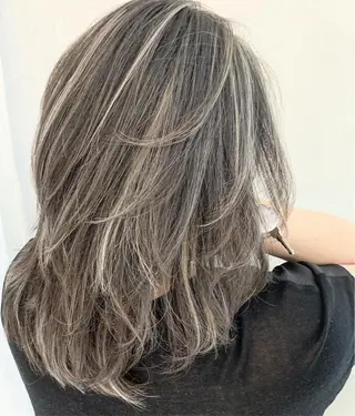ミディアム レイヤーカット 川田くるみのヘアスタイル
