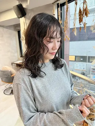 セミロング パーマ ウルフ レイヤー パーマ🪐MANAのヘアスタイル