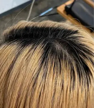 ロング 韓国風レイヤーカラー ライムのヘアスタイル