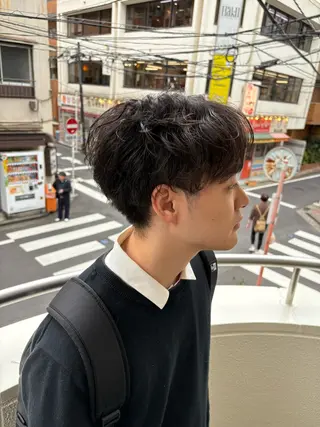 パーマ メンズ メンズ特化シャドウパ ーマラウンドマッシュのヘアスタイル