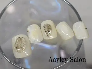カラー ネイル Aayley アイリ―サロンのネイルデザイン