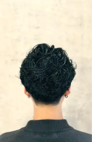 ショート パーマ メンズ シブキ ショーゴのヘアスタイル