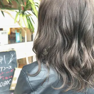 セミロング カラー ヘアアレンジ 高橋胡桃🪽 ディレクターのヘアスタイル