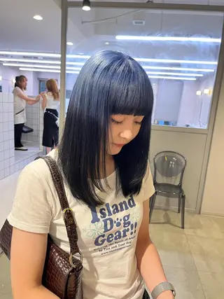 セミロング 寒色/ベージュヘア ブリーチありMiOのヘアスタイル