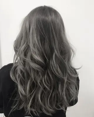 ロング カラー tomo MiND HAiRのヘアスタイル