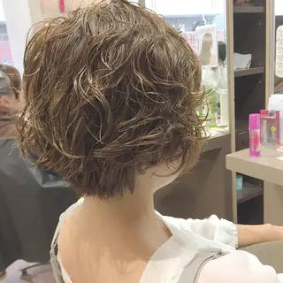 ショート カラー パーマ 透け感/くびれヘア/ レイヤー/カズキ🍭のヘアスタイル