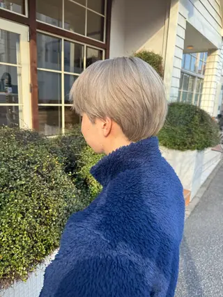 ショート 🦋ブリーチなしダブ ルカラー🌈MEGUのヘアスタイル