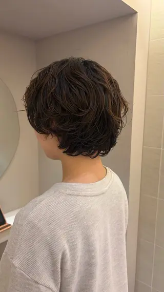 ショート パーマ 《センターパート / perm》ナミのヘアスタイル