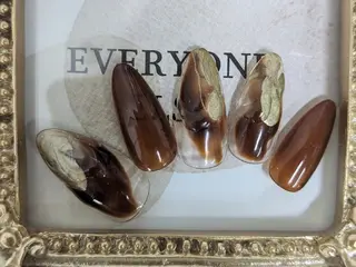 ネイル sanjo 🧸yuki🤎のネイルデザイン