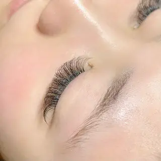 マツエク・マツパ Lily (リリー) 🔰下坂のマツエク・マツパデザイン