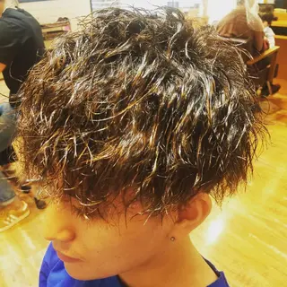 ショート パーマ メンズ 内村 純也のヘアスタイル