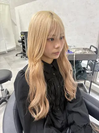 ロング ブリーチなしカラー ダブルカラーエクステのヘアスタイル