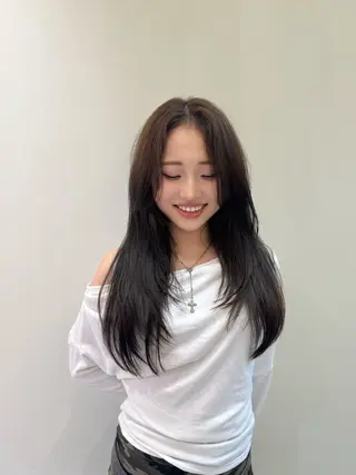 ロング レイヤー/顔周り/透 明感カラー/うる艶のヘアスタイル