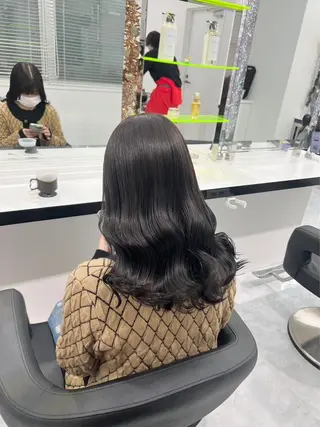 セミロング 透明感ブリーチカラー 🌈TOMOHIROのヘアスタイル