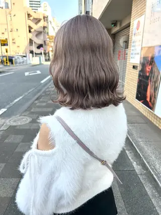 ミディアム 小林 朋花のヘアスタイル