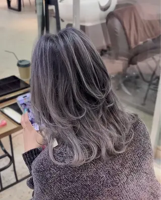 セミロング ))カラー特化(( 渡邉 怜のヘアスタイル