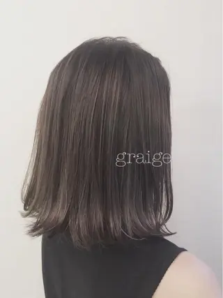 ミディアム カラー ぱつっとボブ/ 小野あかねのヘアスタイル